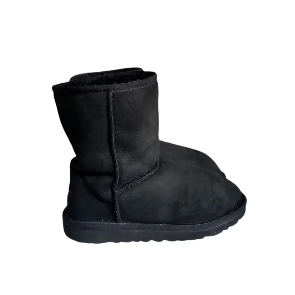 UGG Australia Youth Classic Short 5251 K Sheepskin Boot Shoes Black Size 3 US